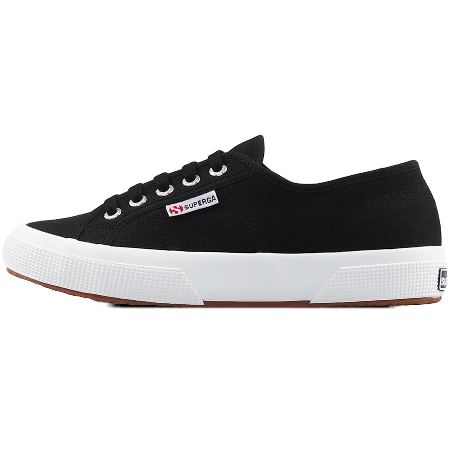 White pumps best sale superga